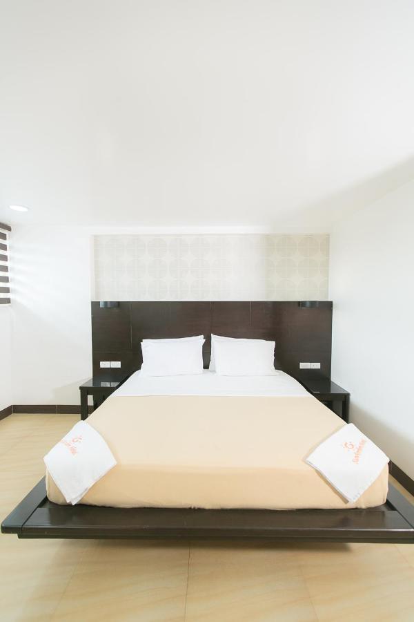 Sun Garden Hotel Tarlac Extérieur photo